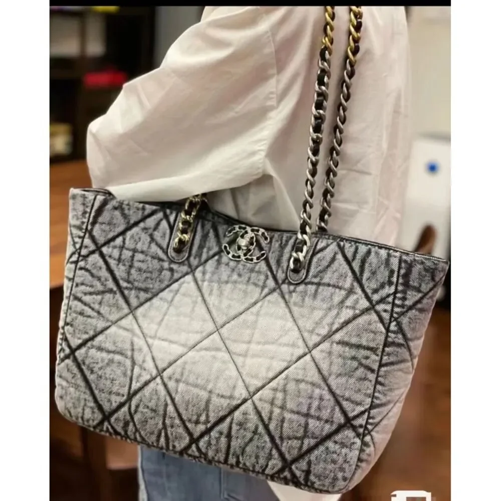 Chanel Women Pre-Loved Bag Very Good Condition